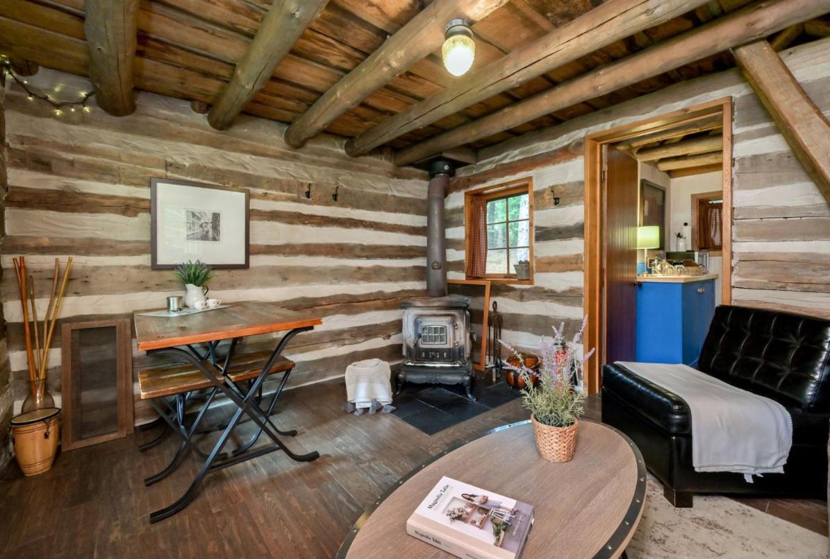 A Rustic Cabin In The Woods Orangeville Eksteriør bilde